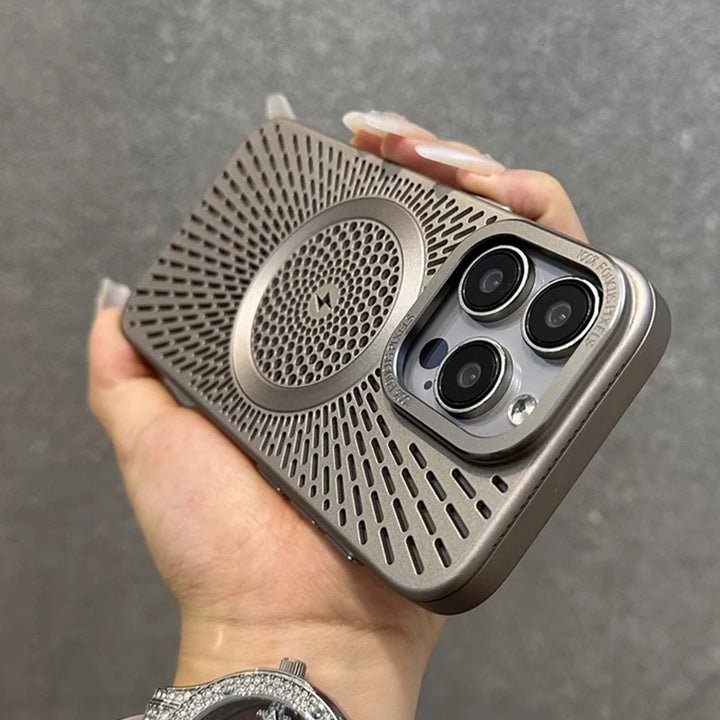 Capa Magnética Antichoque Fosca Cinza Titânio com Dissipação de Calor para iPhone 16 15 14 13 12 Pro Max MagSafe
